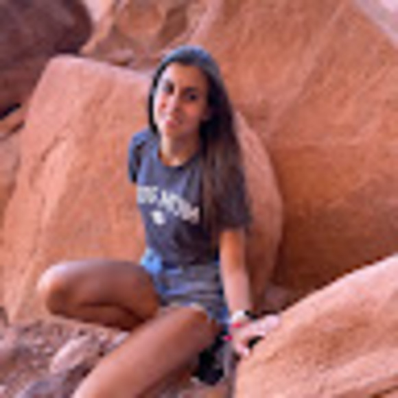 Profile Picture of Amanda Tomaszewski (@tomaszewskia758) on Poshmark