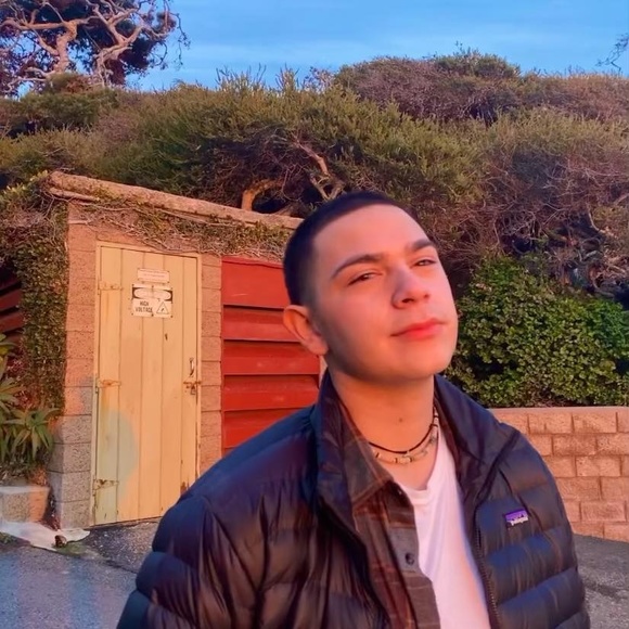 Profile Picture of Paul Anaya (@paulypaul20) on Poshmark