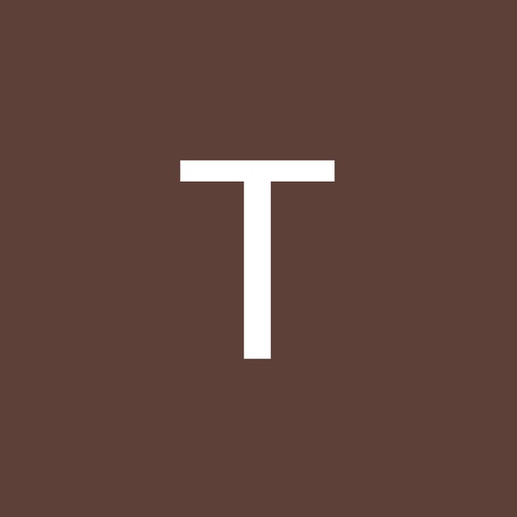 Profile Picture of Tracie Roberts (@flytgirl57) on Poshmark