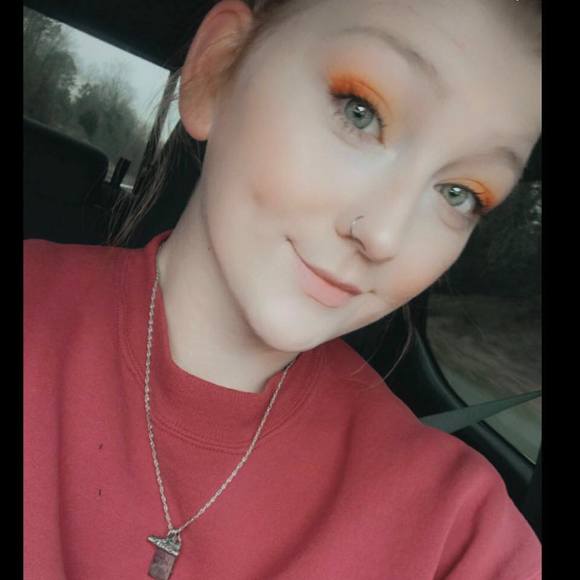 Profile Picture of Sadie Simerson (@sadiesimerson) on Poshmark