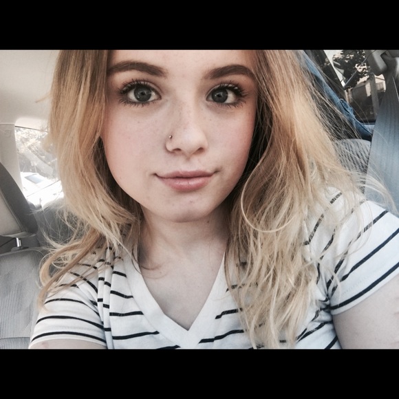 Profile Picture of Anna Plampin (@aplampin) on Poshmark
