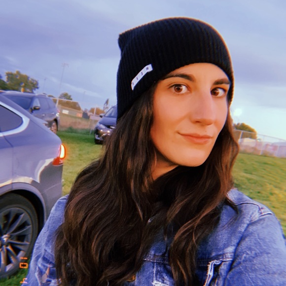 Profile Picture of Laila Wahdani (@lwahd13) on Poshmark