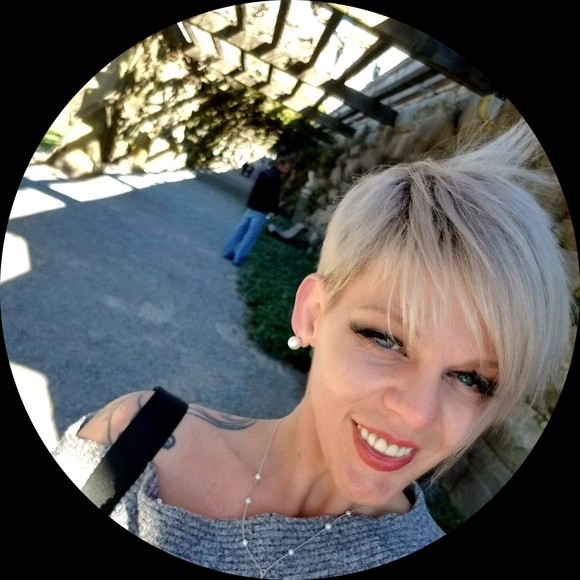Profile Picture of Rachel Pearson (@rrpearson276) on Poshmark