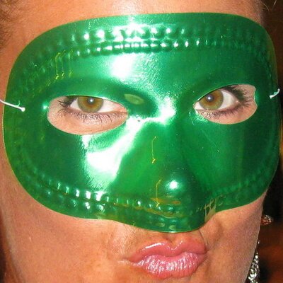 Profile Picture of Tara Checknita (@SalsaBalsa) on Twitter