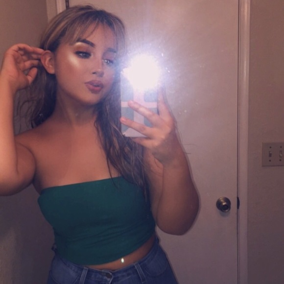 Profile Picture of Danitza Gonzales (@yayaaland) on Poshmark