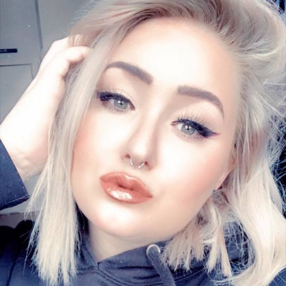 Profile Picture of Christina Schutze (@c_schutze) on Poshmark