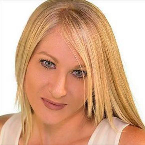 Profile Picture of Shawna Collette (@scollette1) on Poshmark