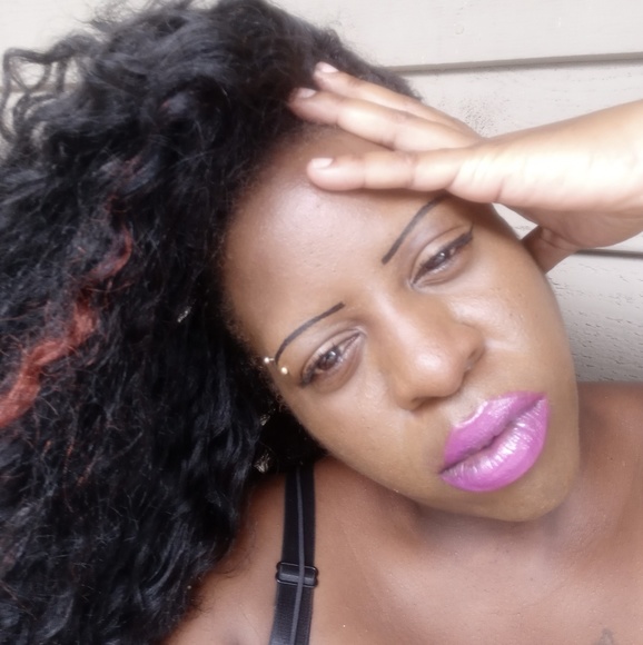 Profile Picture of Quiana Kellum (@quianakellum) on Poshmark