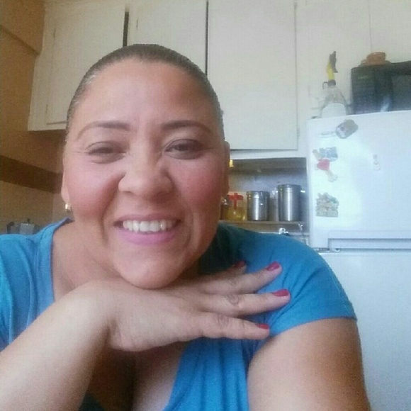 Profile Picture of Rosanna Pons (@lananapons) on Poshmark