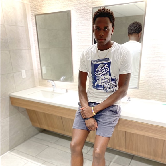 Profile Picture of Deyshawn Tengbeh (@401dey) on Poshmark