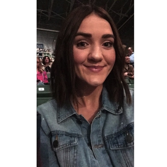Profile Picture of Carly Swenson (@carlyswenson) on Poshmark