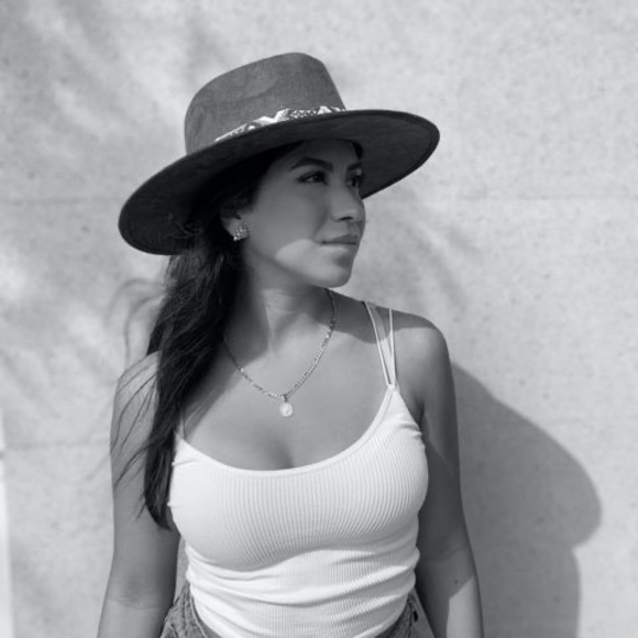 Profile Picture of Elisa Alatorre (@elisa_alatorre) on Poshmark