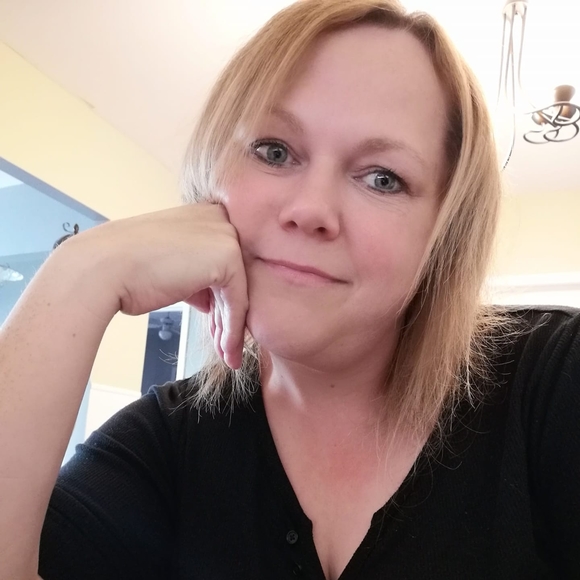 Profile Picture of Annie Saucier (@annieso74) on Poshmark