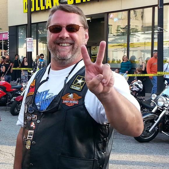 Profile Picture of Craig Brasington (@craigbrasington) on Poshmark