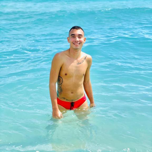 Profile Picture of Joseph Cataño (@deybyjosep) on Poshmark