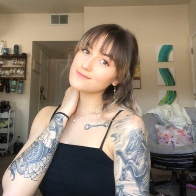 Profile Picture of Erin (@erin__schmidt) on Twitter