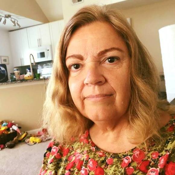 Profile Picture of Karol Iwany (@karoliwany) on Poshmark