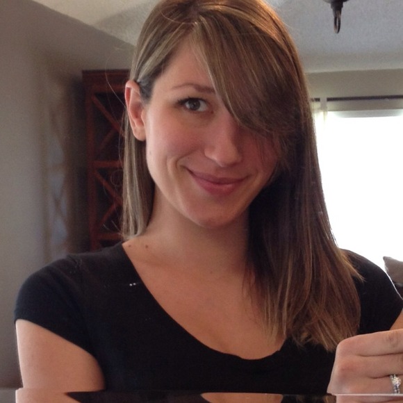 Profile Picture of Nicole Hauch (@nhauch) on Poshmark