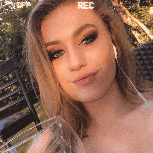 Profile Picture of Emma Bochar (@emmabochar) on Poshmark