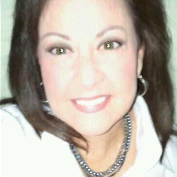 Profile Picture of Kim Pryor (@gulfcoastvol) on Poshmark