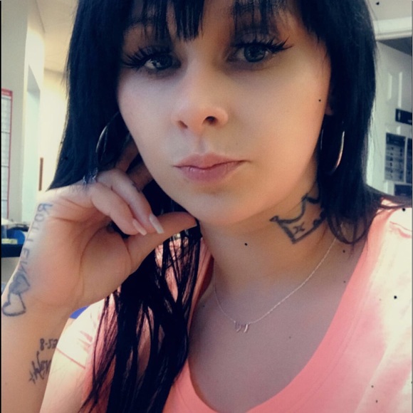 Profile Picture of Kristen Boruff (@kbayyy1111) on Poshmark