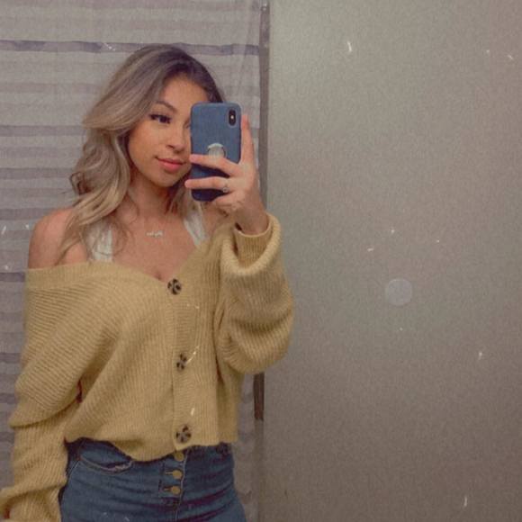 Profile Picture of Kimberly Woolsey (@kim_woolz) on Poshmark