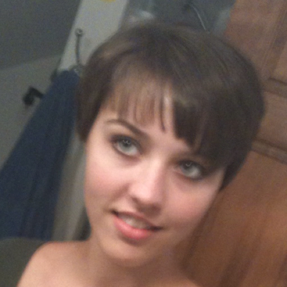 Profile Picture of Jesse Mumm (@jessrea18) on Poshmark