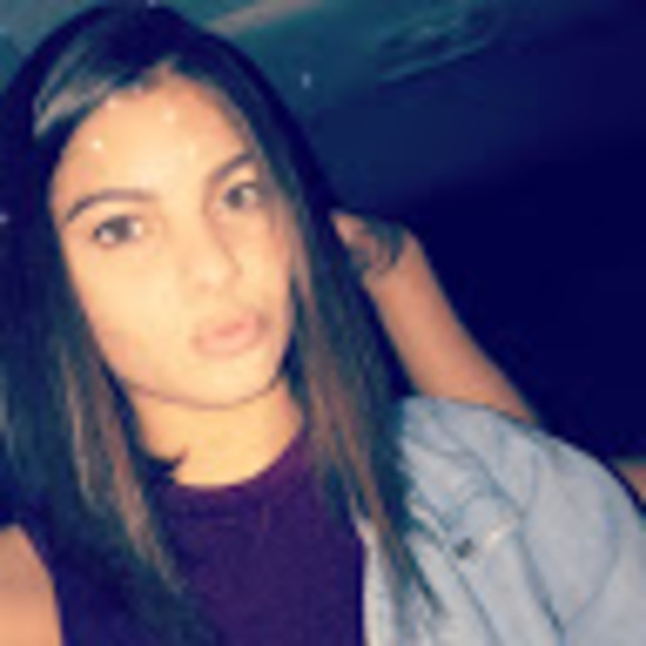 Profile Picture of Andressa Rocha (@andressagarciar) on Poshmark