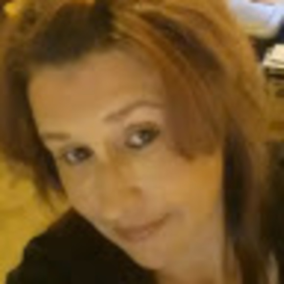 Profile Picture of Rebecca Rutledge (@rebeccarutle270) on Poshmark