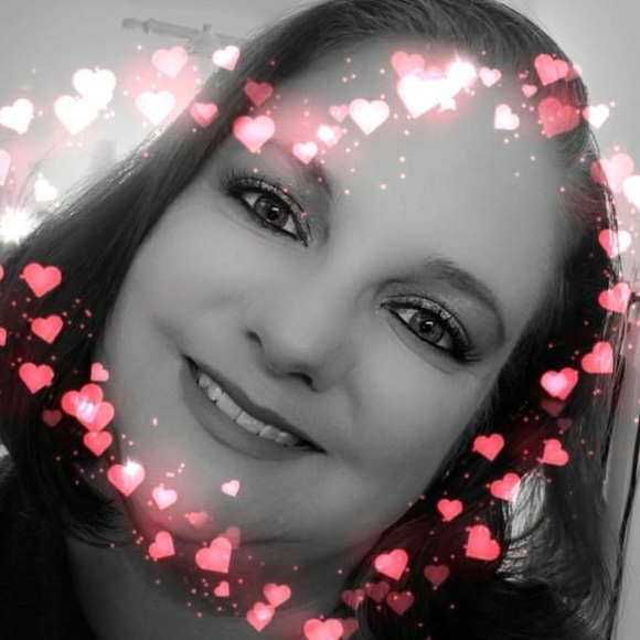 Profile Picture of Alexia Heflin (@squekie) on Poshmark