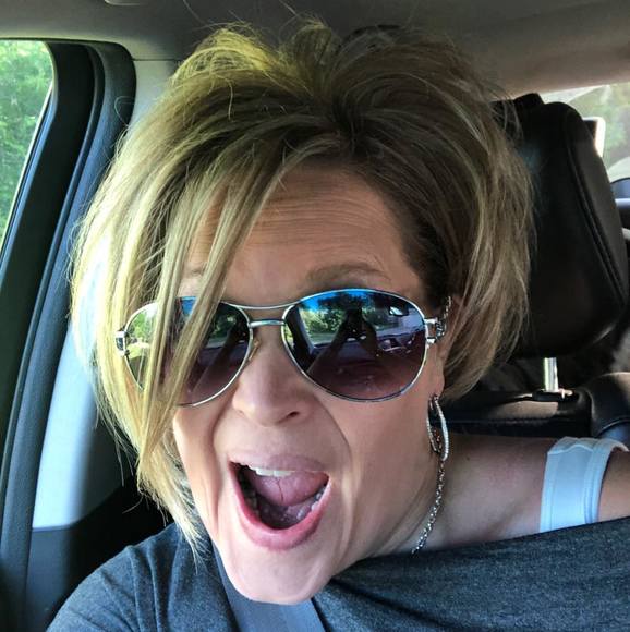 Profile Picture of Jill Guckenberger (@jillguckenberge) on Poshmark