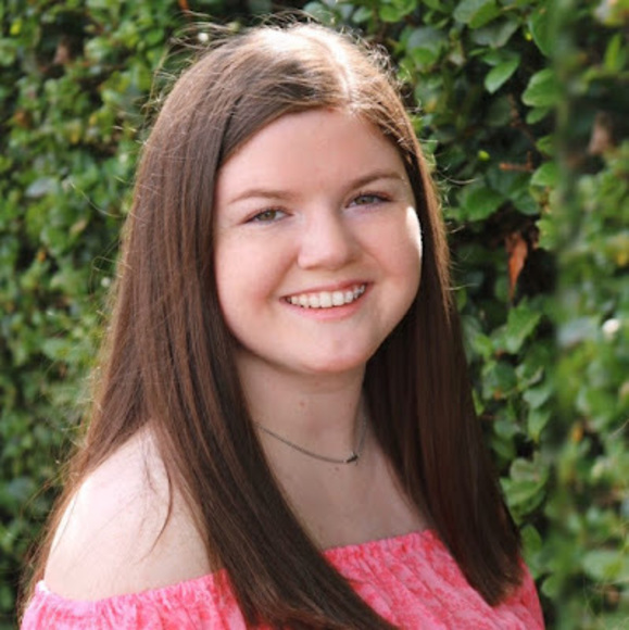Profile Picture of Amanda Neal (@amandaneal326) on Poshmark