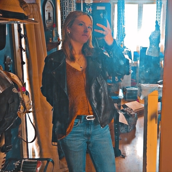 Profile Picture of Leah Troutman (@leah_troutman) on Poshmark