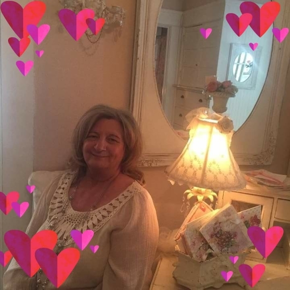 Profile Picture of Cindy Muir (@cindykm9180) on Poshmark