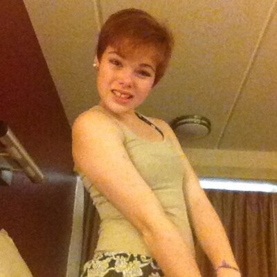 Profile Picture of Caroline Robert.sim (@carolineneon) on Twitter