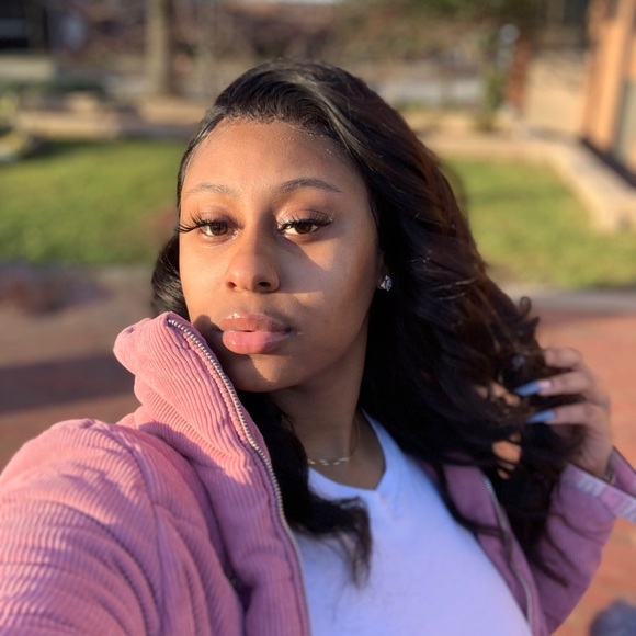 Profile Picture of Charlise Parker (@charlise_parker) on Poshmark