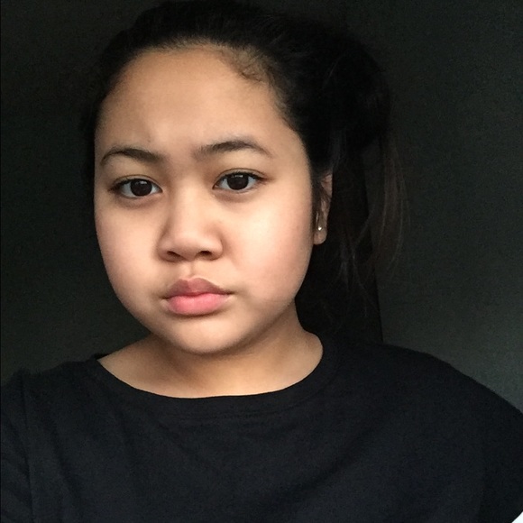Profile Picture of Deanna Phoumy (@ihydeanna) on Poshmark