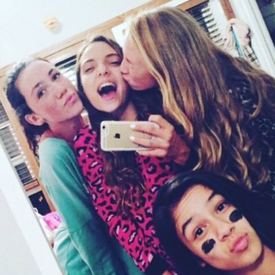 Profile Picture of Clodagh Ryan (@clodaghryan318) on Twitter