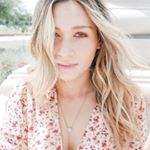 Profile Picture of 𝐄𝐥𝐢𝐳𝐚𝐛𝐞𝐭𝐡 𝐒𝐜𝐡𝐚𝐞𝐟𝐞𝐫 (@cravingsandclothes) on Instagram