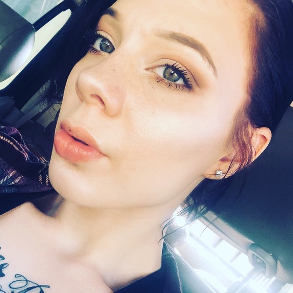 Profile Picture of Shae lynn Cloud (@hisqueen92516) on Poshmark