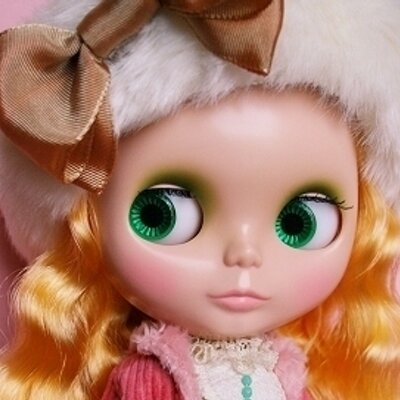 Profile Picture of Fiona Tang (@zezachonen) on Twitter