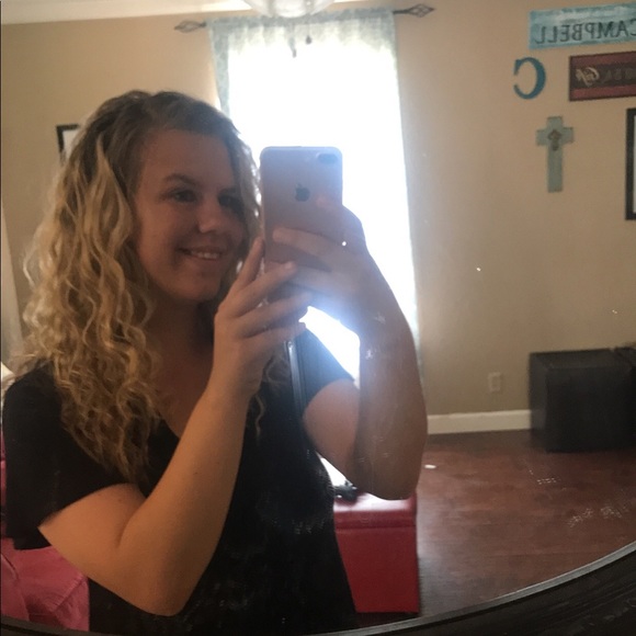 Profile Picture of Macie Campbell (@macie112) on Poshmark