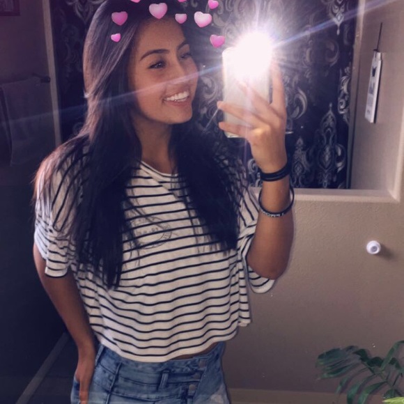 Profile Picture of Sam Vasquez (@samanthav9) on Poshmark