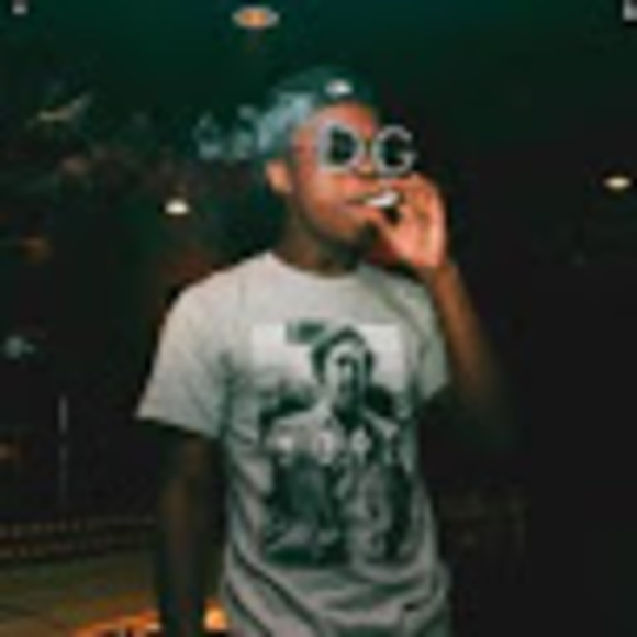 Profile Picture of Kandyce Matos (@474669) on Poshmark