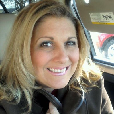 Profile Picture of Robyn Berardo (@tangerineswirl) on Twitter