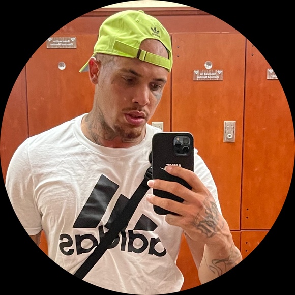 Profile Picture of Alex Noble (@alexnoble15) on Poshmark