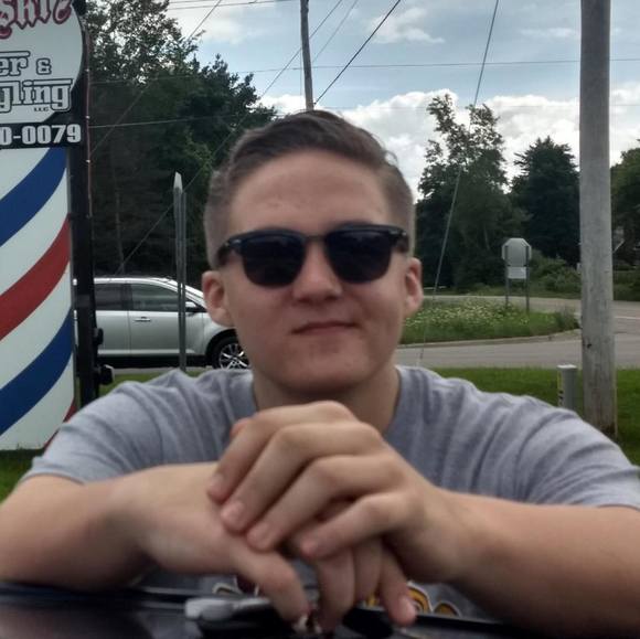 Profile Picture of Hunter Peruski (@hunterperuski) on Poshmark