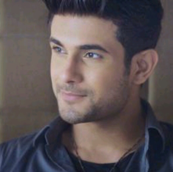 Nikki Holmes - Poshmark Profile Picture of Nikki Holmes (@nikkilmes) on Poshmark