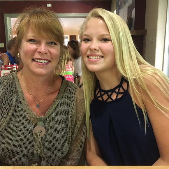 Profile Picture of Christi Hogge (@christi_hogge) on Poshmark