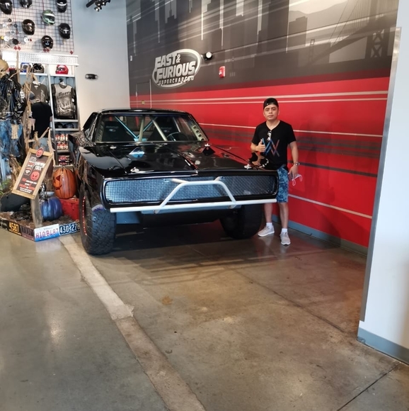 Profile Picture of Eli Velasquez (@velasquez_273) on Poshmark